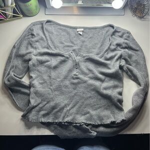 Long sleeve grey lettuce crop button up